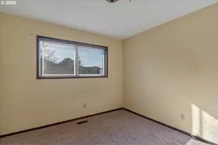 1645 SW 27th St, Gresham, OR 97080 - Photo 23