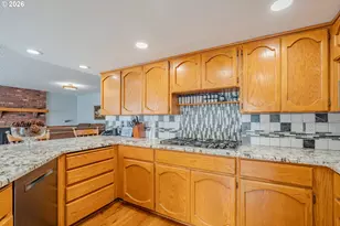 10933 NE Sherwood Dr, Vancouver, WA 98686 - Photo 3
