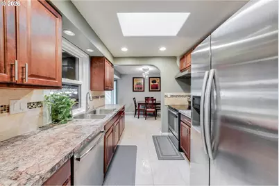 2725 SE 166th Ave, Portland, OR 97236 - Photo 9
