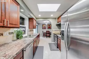 2725 SE 166th Ave, Portland, OR 97236 - Photo 9
