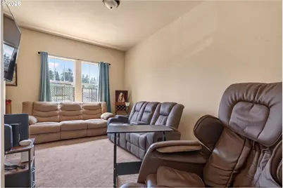 459 Lydia St, Yoncalla, OR 97499 - Photo 3