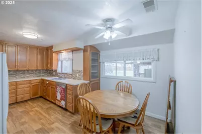 1110 Cascade Dr, Lebanon, OR 97355 - Photo 9