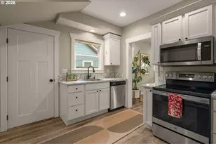 3645 SE Center St, Portland, OR 97202 - Photo 13