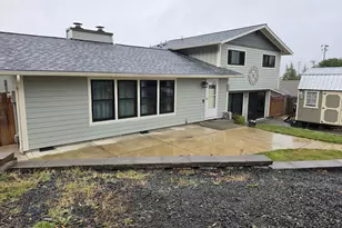 2220 Maine Ct, North Bend, OR 97459 - Photo 1