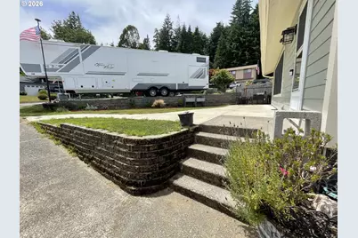 2220 Maine Ct, North Bend, OR 97459 - Photo 3