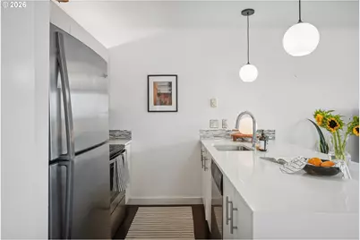 315 NW Uptown Ter #A1, Portland, OR 97210 - Photo 9