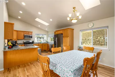 658 Ryan Heights Ln, Roseburg, OR 97470 - Photo 11