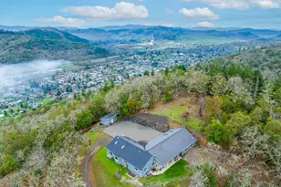 658 Ryan Heights Ln, Roseburg, OR 97470 - Photo 5