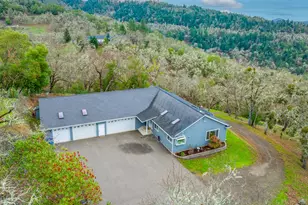 658 Ryan Heights Ln, Roseburg, OR 97470 - Photo 3