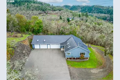 658 Ryan Heights Ln, Roseburg, OR 97470 - Photo 1