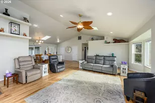 658 Ryan Heights Ln, Roseburg, OR 97470 - Photo 17