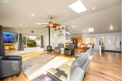 658 Ryan Heights Ln, Roseburg, OR 97470 - Photo 15