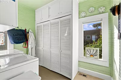 1093 NW 8th St, Lincoln City, OR 97367 - Photo 23
