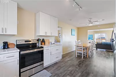 259 S Pacific St, Rockaway Beach, OR 97136 - Photo 23