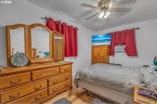 240 NE 80th Ave, Portland, OR 97213 - Photo 11