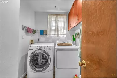 240 NE 80th Ave, Portland, OR 97213 - Photo 13