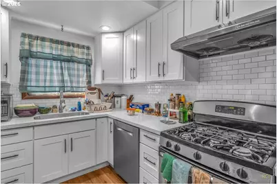 240 NE 80th Ave, Portland, OR 97213 - Photo 7