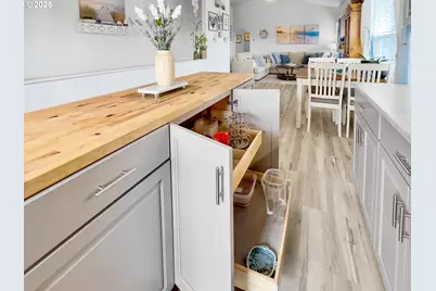 220 NE Spring Ave, Depoe Bay, OR 97341 - Photo 17