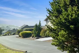 220 NE Spring Ave, Depoe Bay, OR 97341 - Photo 31