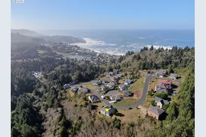 220 NE Spring Ave, Depoe Bay, OR 97341 - Photo 7