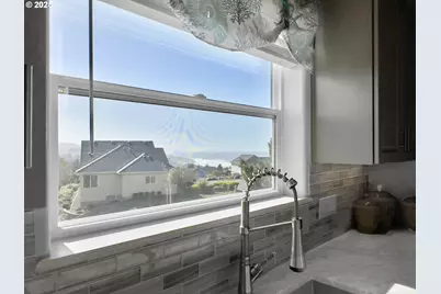 220 NE Spring Ave, Depoe Bay, OR 97341 - Photo 15