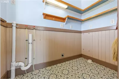 221 Main St, Riddle, OR 97469 - Photo 23