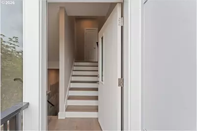 9818 SW 34th Pl, Portland, OR 97219 - Photo 3