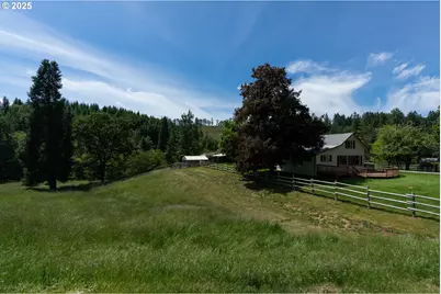 77690 Brock Rd, Oakridge, OR 97463 - Photo 9