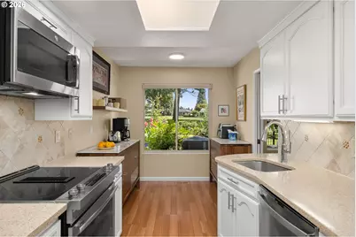 9625 SW Brentwood Pl, Portland, OR 97224 - Photo 15