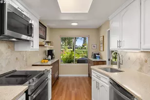 9625 SW Brentwood Pl, Portland, OR 97224 - Photo 15