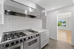 7158 SW 4th Ave, Portland, OR 97219 - Photo 11