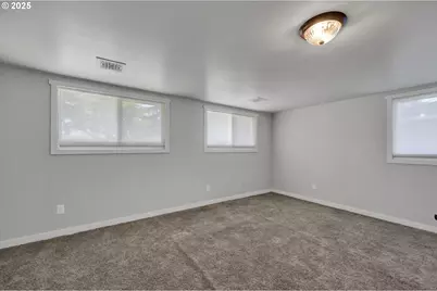 2055 Monterey Ln, Eugene, OR 97401 - Photo 21