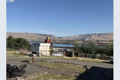 910 Clark St, The Dalles, OR 97058 - Photo 9