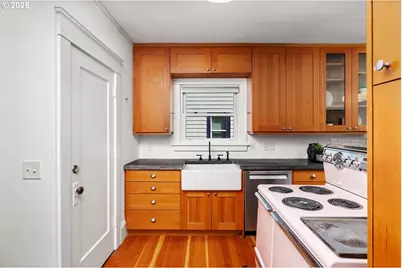 303 SE 86th Ave, Portland, OR 97216 - Photo 13
