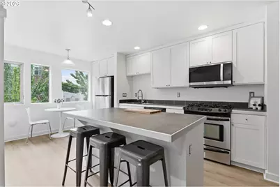 8526 N Syracuse St, Portland, OR 97203 - Photo 11