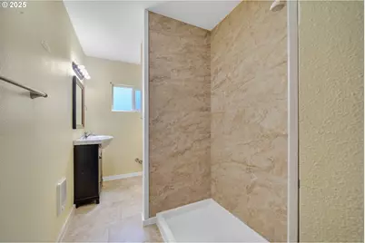 1209 6th St, Tillamook, OR 97141 - Photo 17