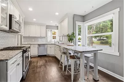 9917 NE Campaign St, Portland, OR 97220 - Photo 11