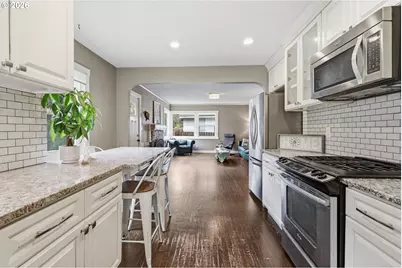 9917 NE Campaign St, Portland, OR 97220 - Photo 13