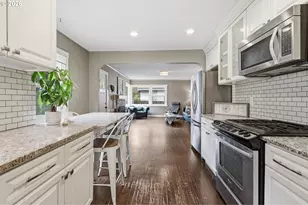 9917 NE Campaign St, Portland, OR 97220 - Photo 13