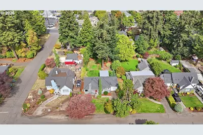 9917 NE Campaign St, Portland, OR 97220 - Photo 35