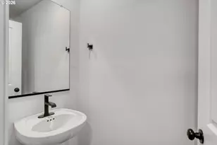 531 Spring St, Woodburn, OR 97071 - Photo 7