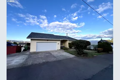 315 W D St, Rainier, OR 97048 - Photo 3