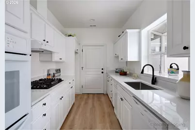 872 NE Pacific Dr, Fairview, OR 97024 - Photo 7