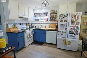 366 N Wasson St, Coos Bay, OR 97420 - Photo 7