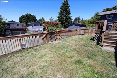 366 N Wasson St, Coos Bay, OR 97420 - Photo 19