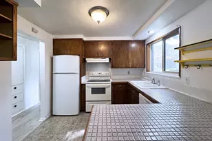 1180 E 37th Ave, Eugene, OR 97405 - Photo 13