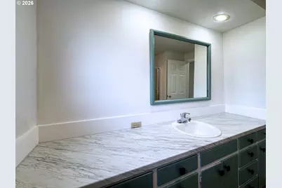 1180 E 37th Ave, Eugene, OR 97405 - Photo 21