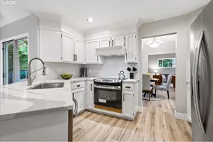 5702 SW Seymour St, Portland, OR 97221 - Photo 11