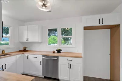 821 Cedar St, Sweet Home, OR 97386 - Photo 11