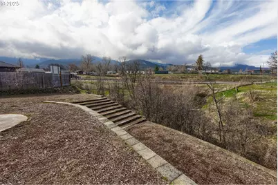 805 Oak Knoll Dr, Ashland, OR 97520 - Photo 37